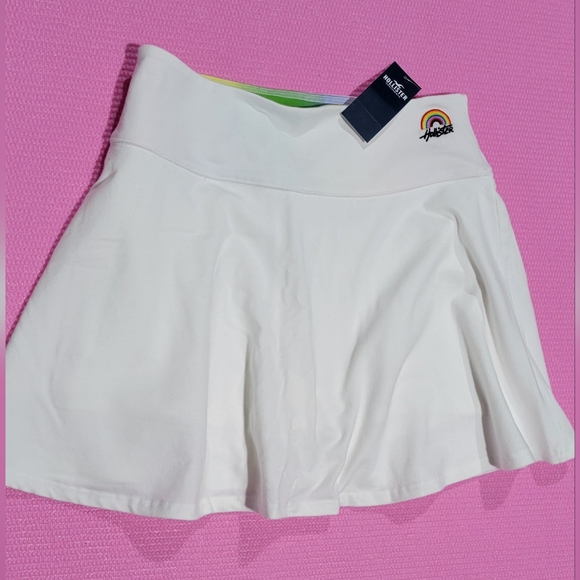 Hollister Dresses & Skirts - Hollister white skort size S NWT